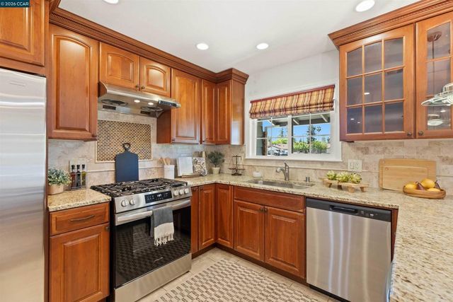 1724 Carriage Dr, Walnut Creek, CA 94598