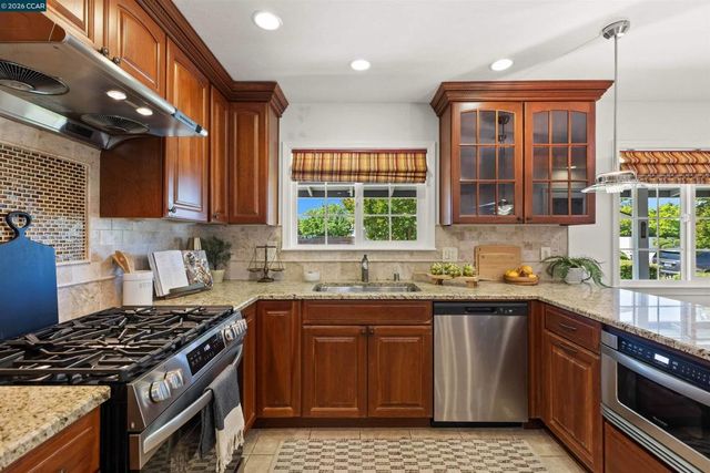 1724 Carriage Dr, Walnut Creek, CA 94598