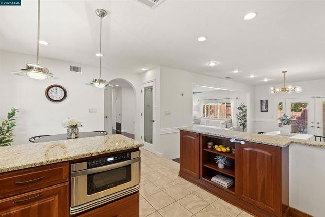 1724 Carriage Dr, Walnut Creek, CA 94598