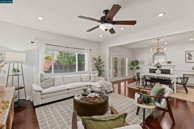 1724 Carriage Dr, Walnut Creek, CA 94598