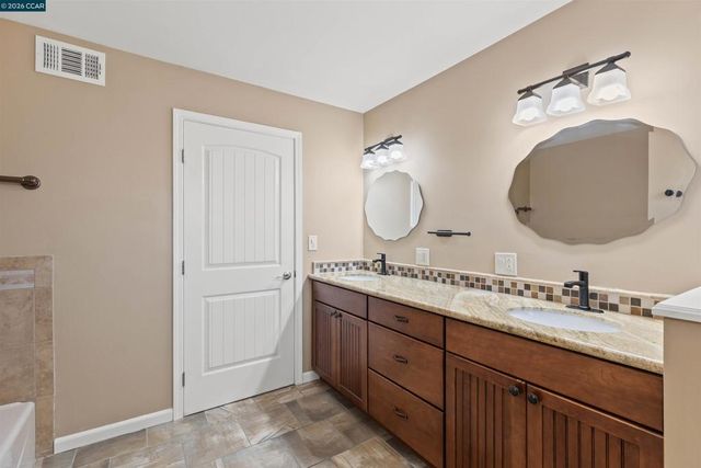 1724 Carriage Dr, Walnut Creek, CA 94598