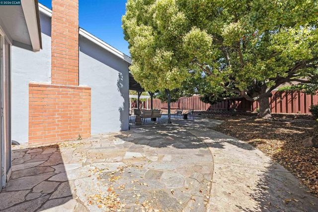 1724 Carriage Dr, Walnut Creek, CA 94598