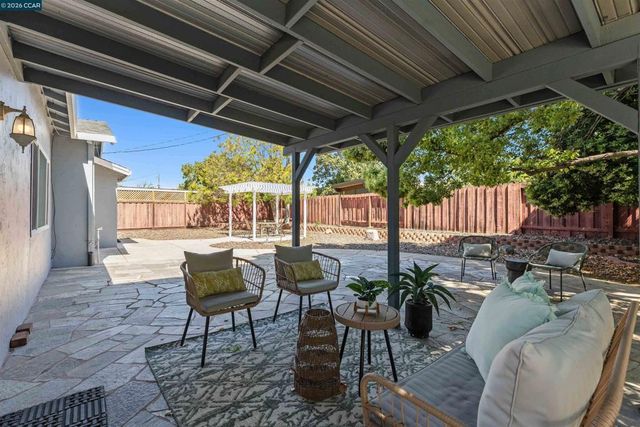 1724 Carriage Dr, Walnut Creek, CA 94598