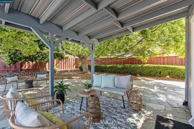 1724 Carriage Dr, Walnut Creek, CA 94598