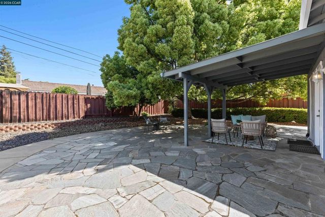 1724 Carriage Dr, Walnut Creek, CA 94598