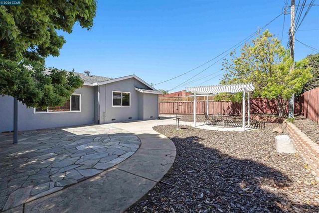 1724 Carriage Dr, Walnut Creek, CA 94598