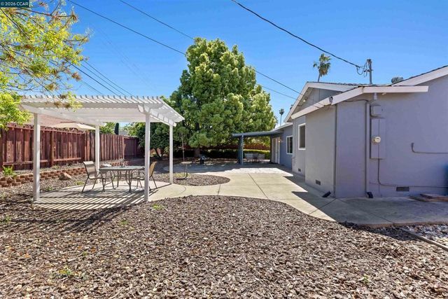 1724 Carriage Dr, Walnut Creek, CA 94598