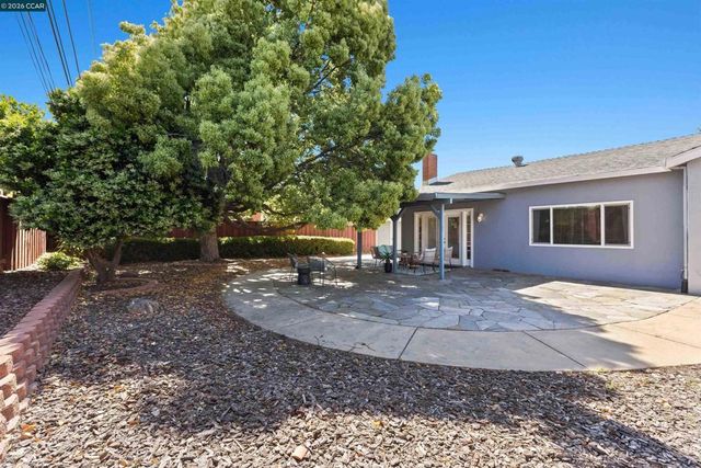 1724 Carriage Dr, Walnut Creek, CA 94598