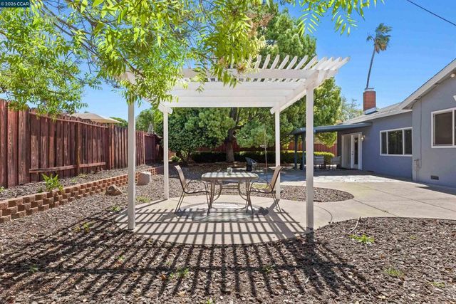 1724 Carriage Dr, Walnut Creek, CA 94598