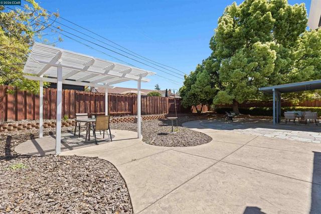 1724 Carriage Dr, Walnut Creek, CA 94598