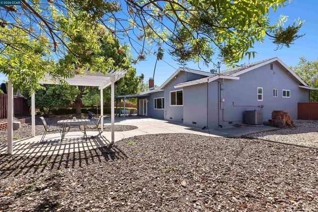 1724 Carriage Dr, Walnut Creek, CA 94598