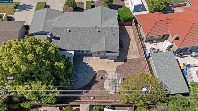 1724 Carriage Dr, Walnut Creek, CA 94598