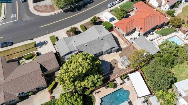 1724 Carriage Dr, Walnut Creek, CA 94598