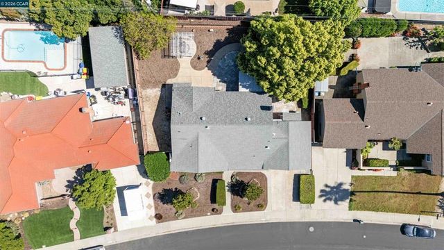 1724 Carriage Dr, Walnut Creek, CA 94598
