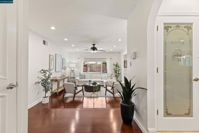 1724 Carriage Dr, Walnut Creek, CA 94598