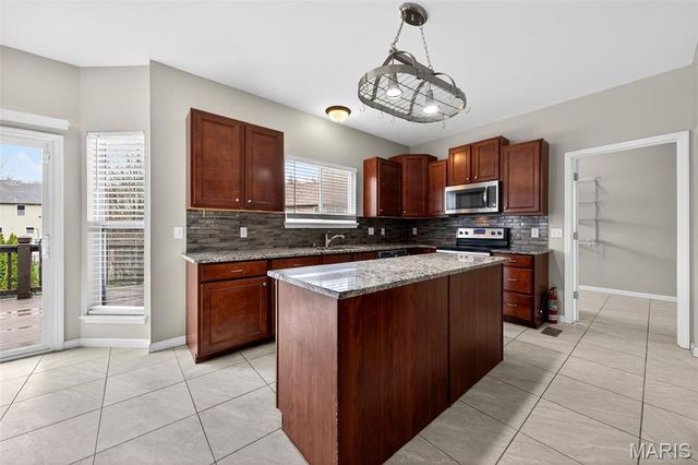 105 Kendl Court, Florissant, MO 63031