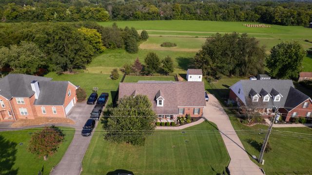 218 Autumn Glen Dr, Murfreesboro, TN 37129