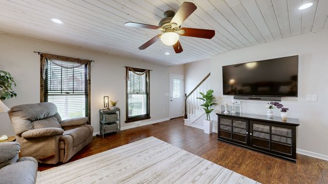 218 Autumn Glen Dr, Murfreesboro, TN 37129