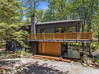 1142 Oakland Place, Tobyhanna Twp, PA 18350
