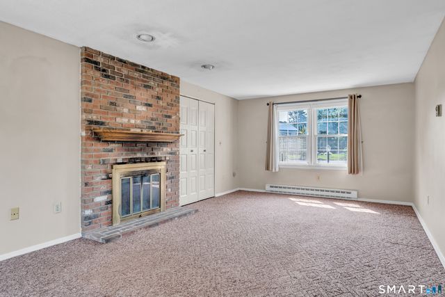 9 Cross Drive, Waterford, CT 06385