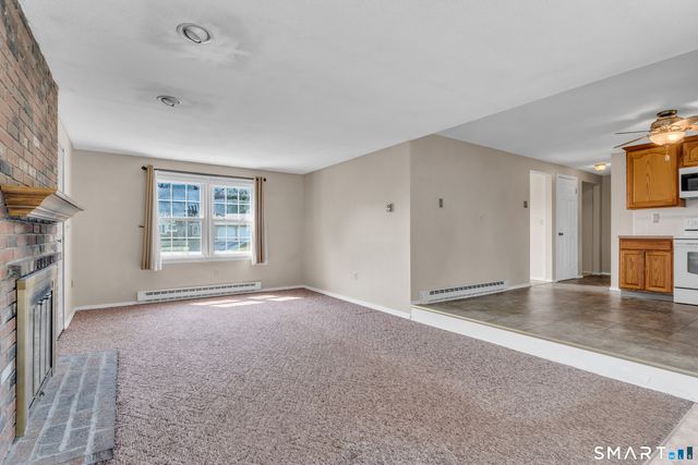 9 Cross Drive, Waterford, CT 06385