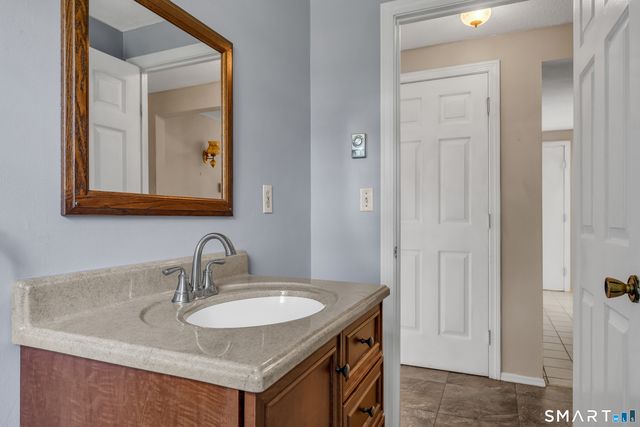 9 Cross Drive, Waterford, CT 06385