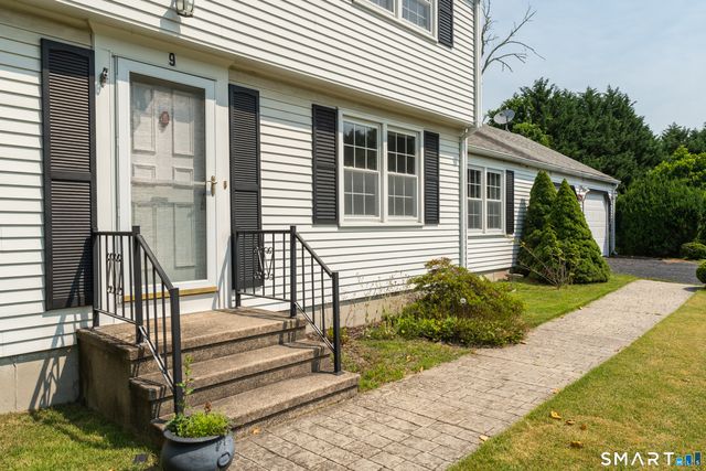 9 Cross Drive, Waterford, CT 06385