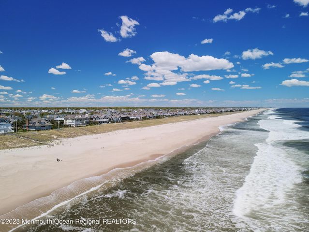 912 Ocean Avenue, Mantoloking, NJ 08738