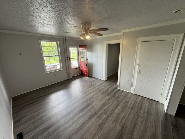 238 Park Rd, Ambridge, PA 15003