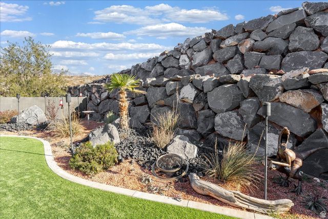 2210 N MONTAGNA ST, Washington, UT 84780