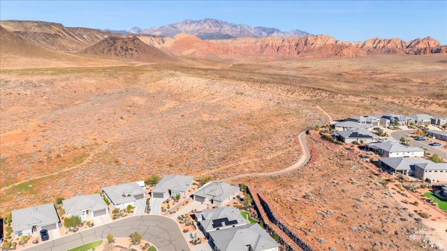 2210 N MONTAGNA ST, Washington, UT 84780