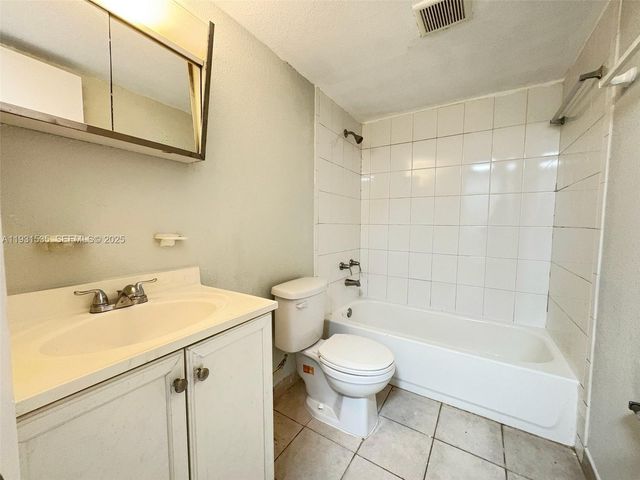 101 NE 41st St E74, Oakland Park, FL 33334