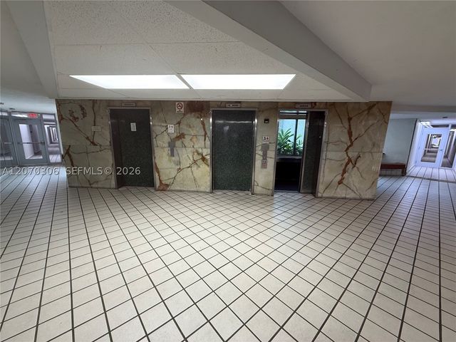 11800 SW 18th St 407-4, Miami, FL 33175