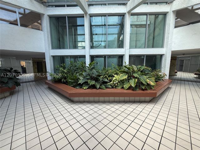 11800 SW 18th St 407-4, Miami, FL 33175