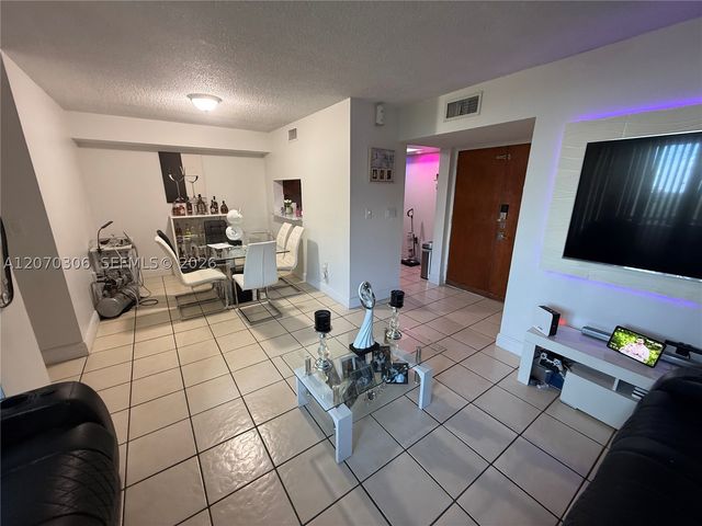 11800 SW 18th St 407-4, Miami, FL 33175