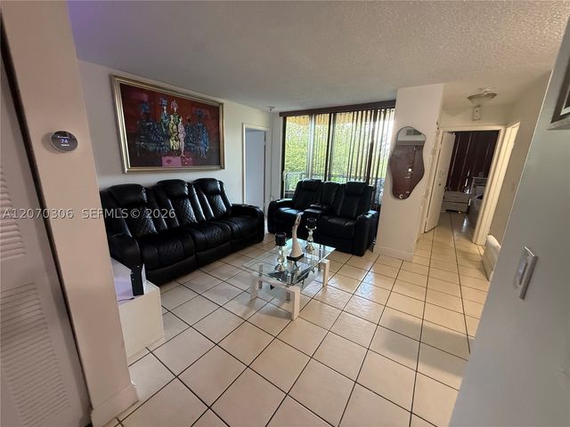 11800 SW 18th St 407-4, Miami, FL 33175