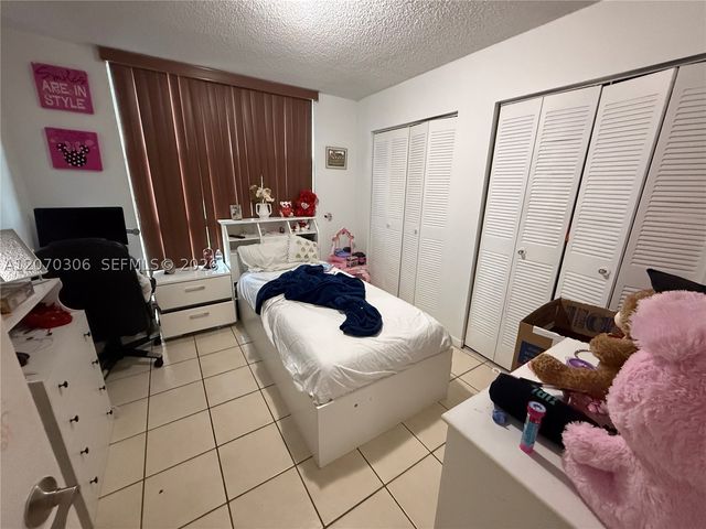 11800 SW 18th St 407-4, Miami, FL 33175
