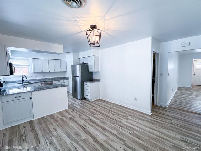 1907 Kirkton Drive, Troy, MI 48083