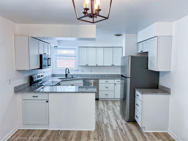 1907 Kirkton Drive, Troy, MI 48083