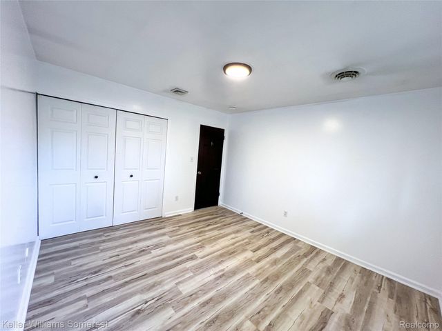 1907 Kirkton Drive, Troy, MI 48083