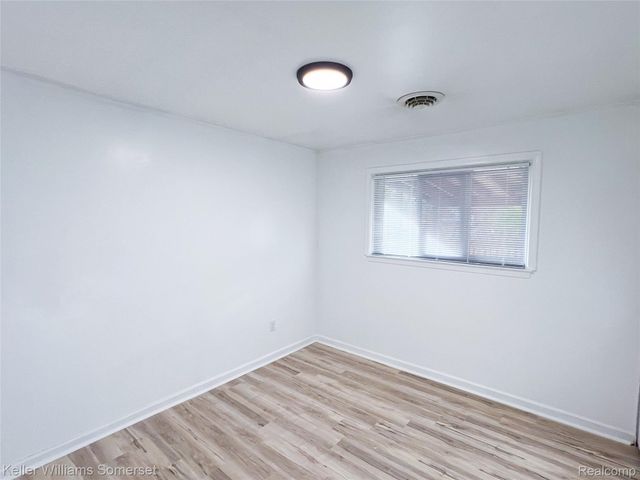 1907 Kirkton Drive, Troy, MI 48083