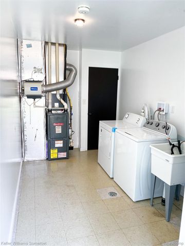 1907 Kirkton Drive, Troy, MI 48083