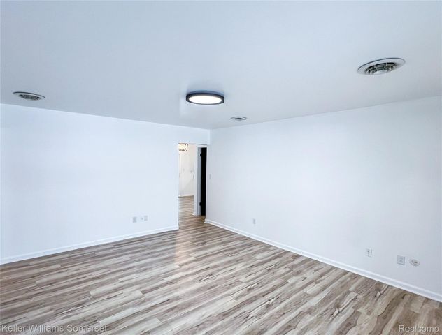 1907 Kirkton Drive, Troy, MI 48083