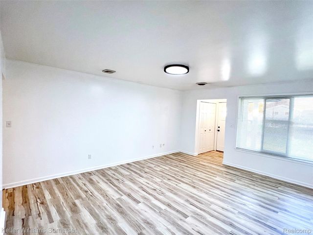 1907 Kirkton Drive, Troy, MI 48083