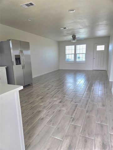 2724 Avenue D 11, San Leon, TX 77539