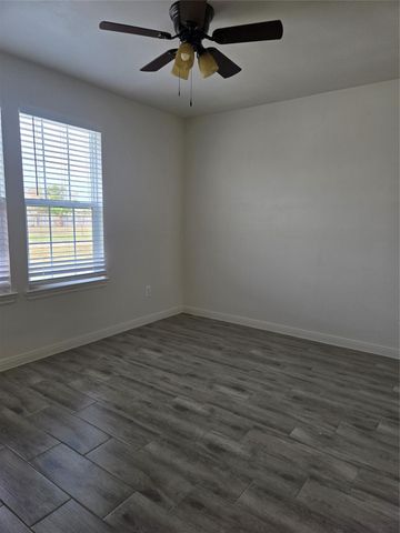 2724 Avenue D 11, San Leon, TX 77539