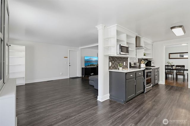 914 S 30th Place, Renton, WA 98055