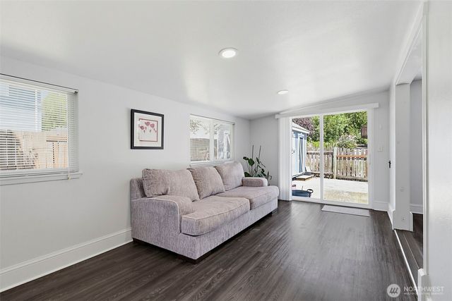914 S 30th Place, Renton, WA 98055