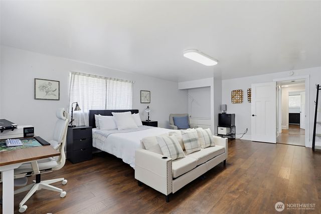 914 S 30th Place, Renton, WA 98055