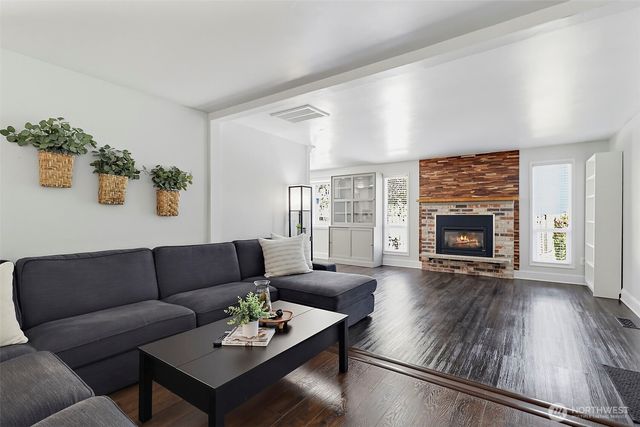 914 S 30th Place, Renton, WA 98055
